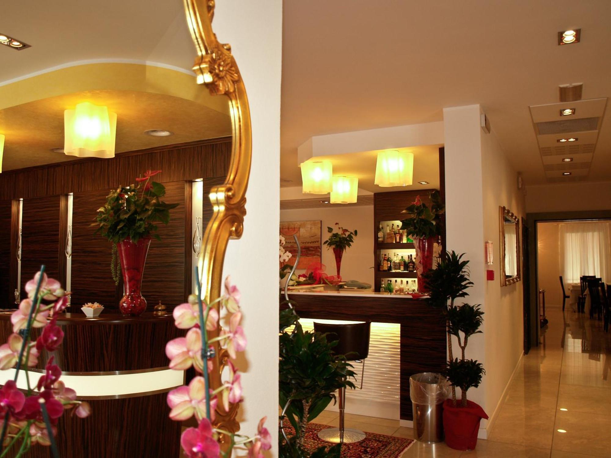Hotel Villa Angelina Bibione Buitenkant foto