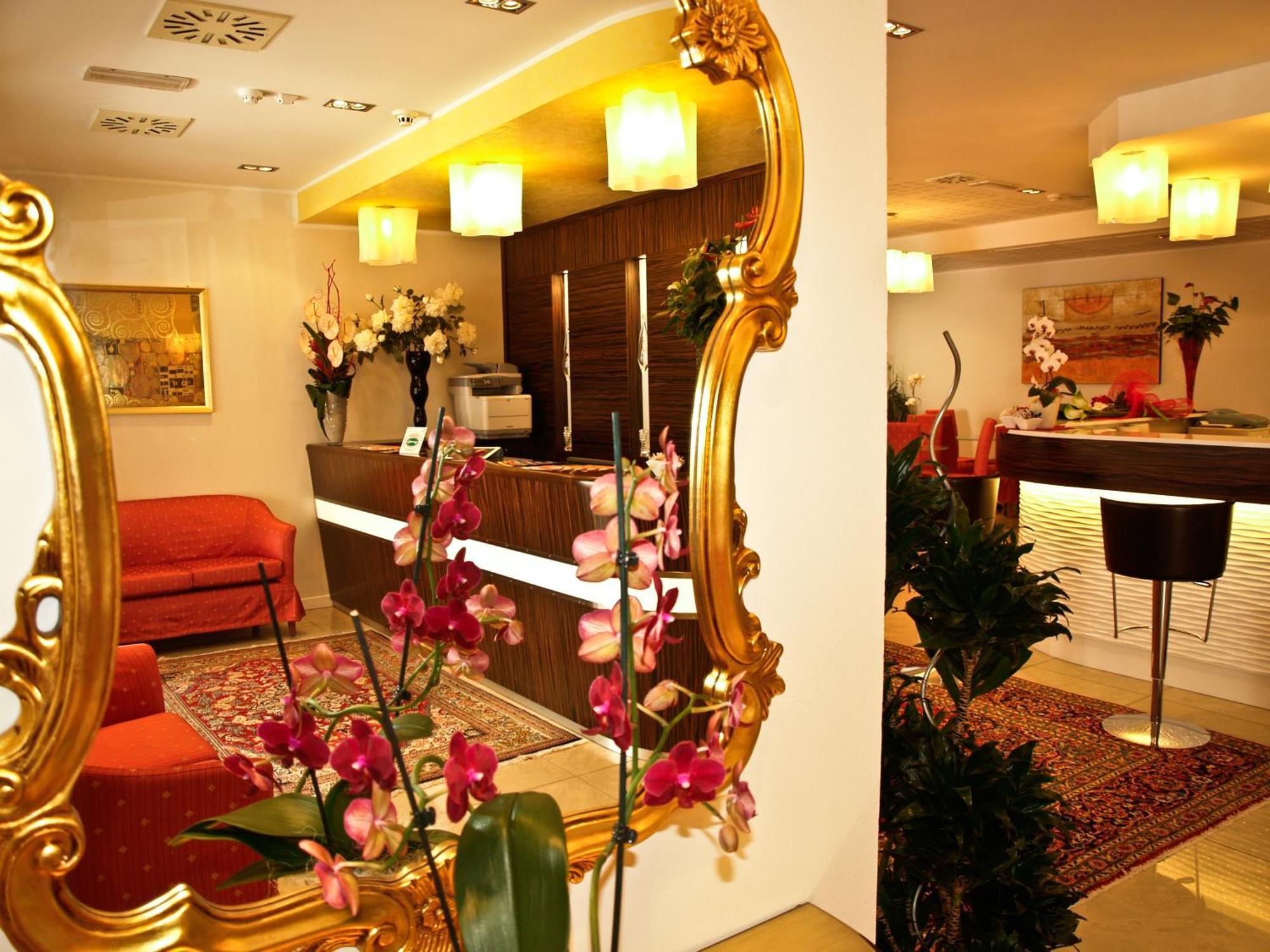 Hotel Villa Angelina Bibione Buitenkant foto