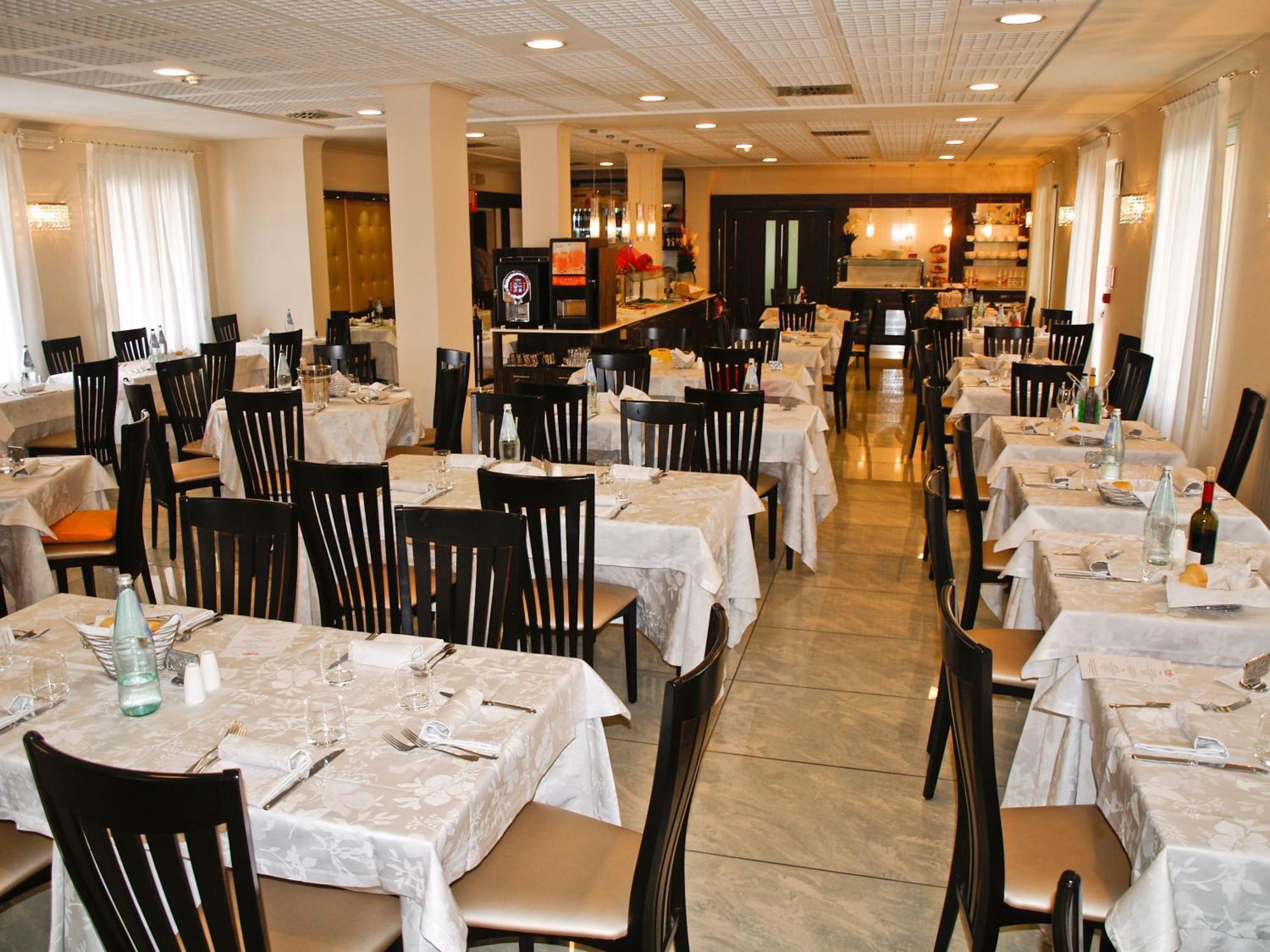 Hotel Villa Angelina Bibione Buitenkant foto