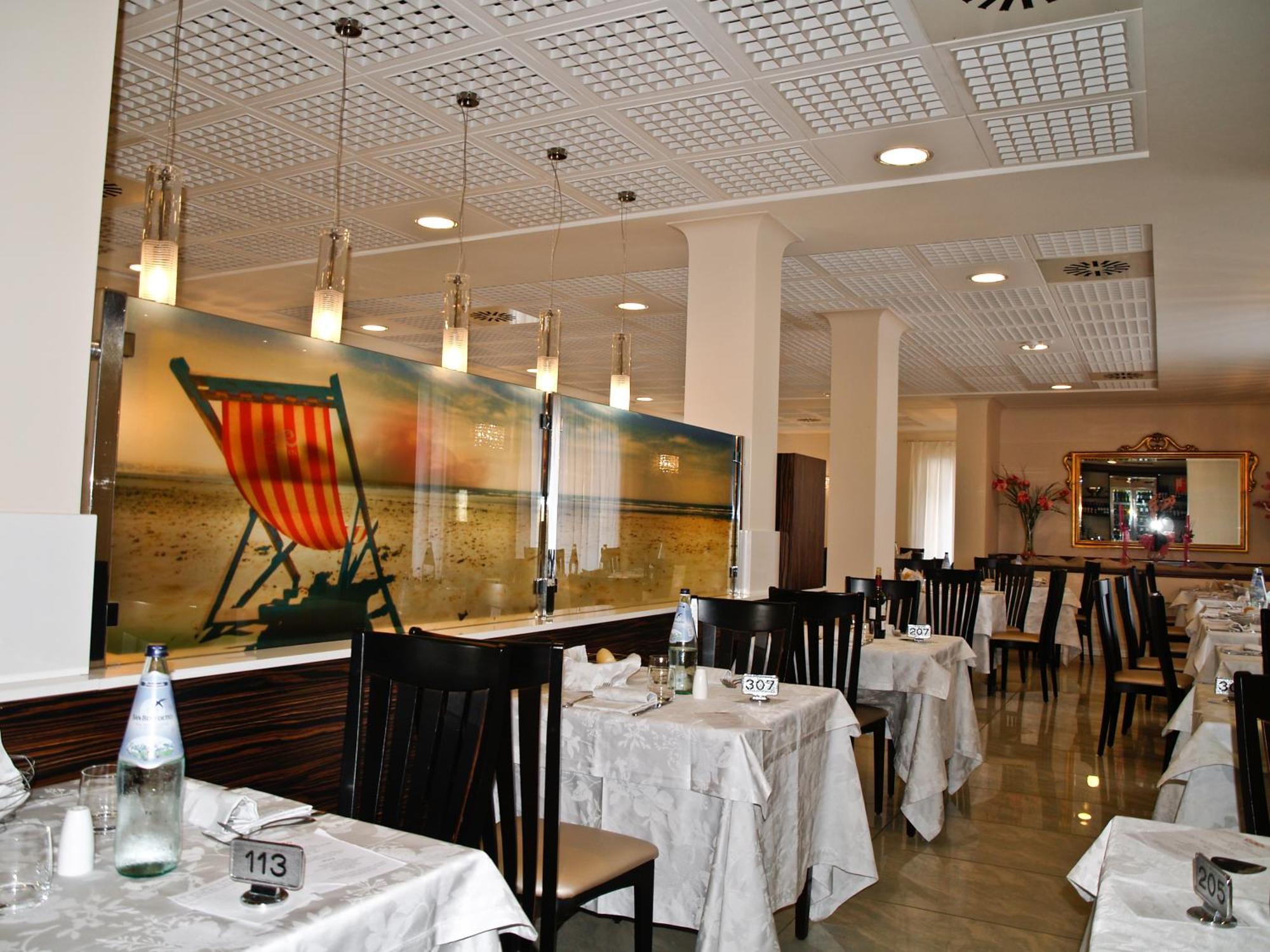 Hotel Villa Angelina Bibione Buitenkant foto