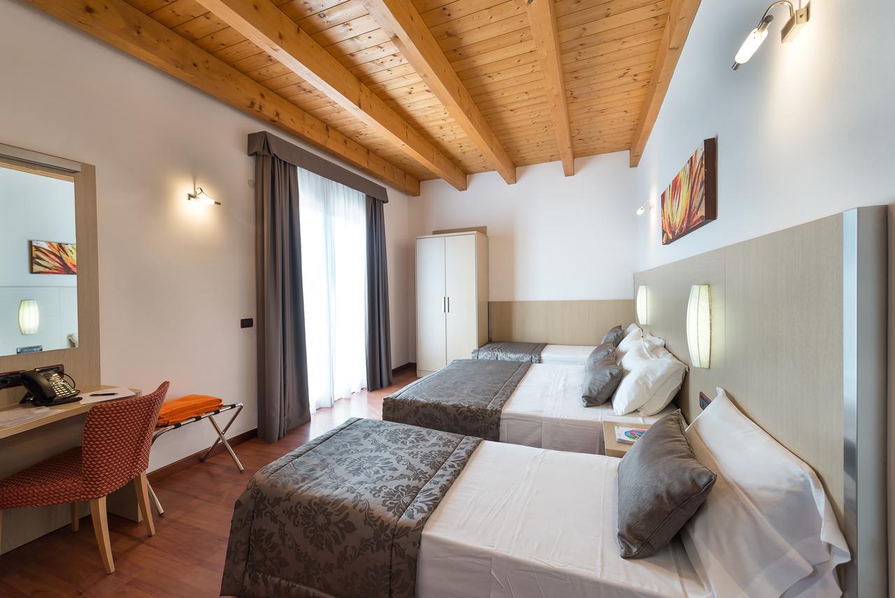 Hotel Villa Angelina Bibione Buitenkant foto