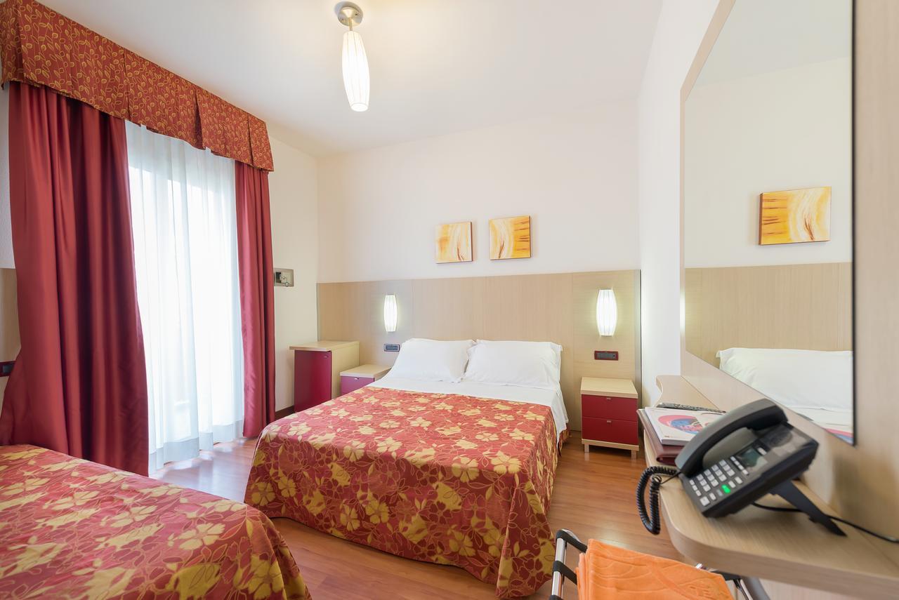 Hotel Villa Angelina Bibione Buitenkant foto